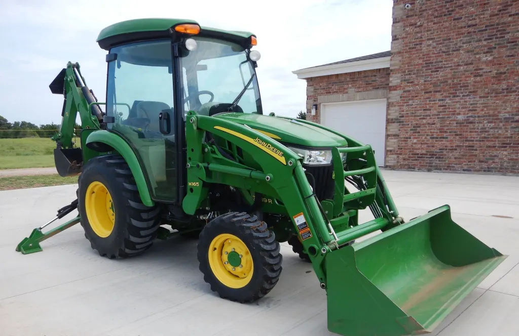 2015 John Deere 3039R Tractor